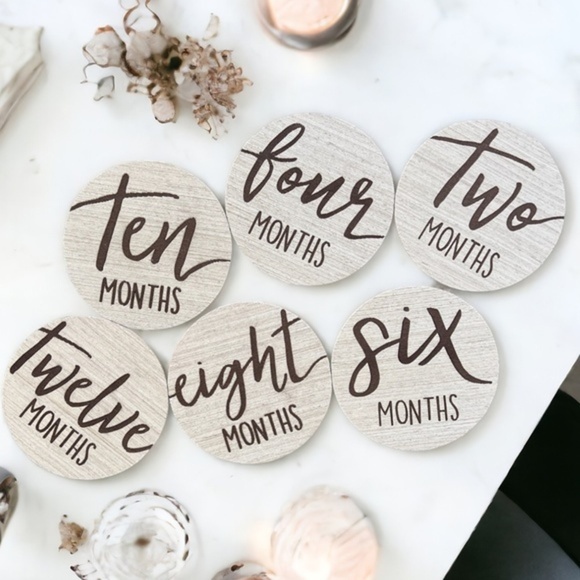 Monthly Baby Update Round Engraved Wooden Sign Discs Double Sided - Picture 2 of 4